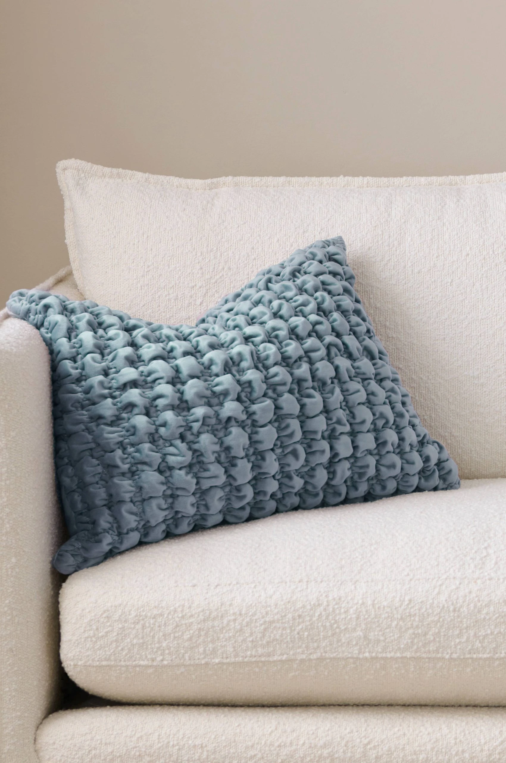 Kuddfodral Nora Bubble i sammet Ellos Kuddfodral Nora Bubble I Sammet -Himla ONLINE ell 1679534 08 Fm M0071795 scaled